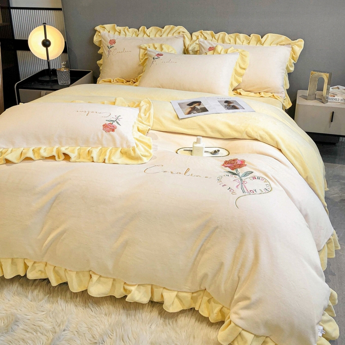 91家纺网 家纺一手货源 找家纺 7V 2024新款韩版花边牛奶绒刺绣四件套8斤多加厚牛奶绒面料法兰绒宝宝绒 偏爱-暖白+嫩黄