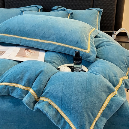 91家纺网 家纺一手货源 找家纺 家居1号 2024新款冬季高端剪花230克全消光工艺牛奶绒宝宝绒珊瑚绒婴儿绒刺绣轻奢四件套床单被套-简尚 简尚-琉璃蓝