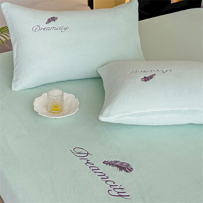 91家纺网 家纺一手货源 找家纺 古吉梦 2023新款牛奶绒刺绣床笠-羽梦 羽梦-清澈蓝