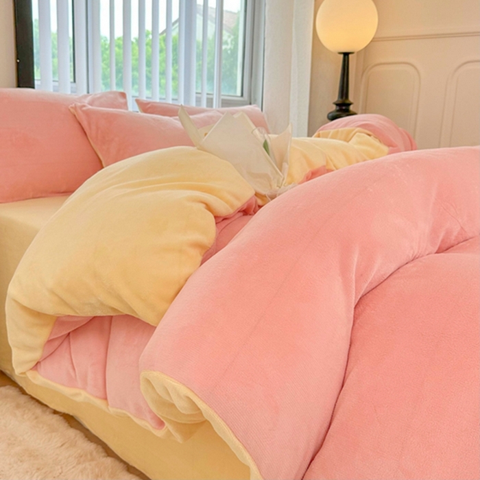 91家纺网 家纺一手货源 找家纺 迷仙巢家纺 2023新款双拼牛奶绒四件套 玉加奶油黄