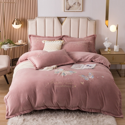 91家纺网 家纺一手货源 找家纺 （总）找底底家纺 2023款220克全消光重工刺绣纯色牛奶绒四件套-蝶舞花开
