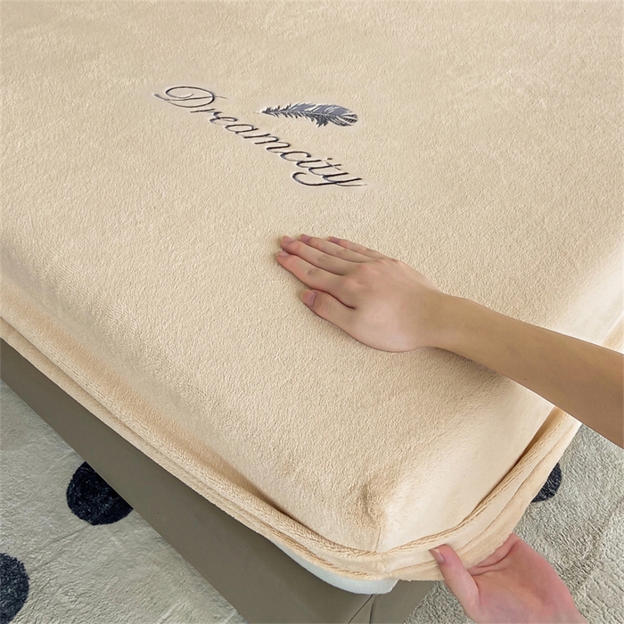 91家纺网 家纺一手货源 找家纺 古吉梦 2023新款牛奶绒刺绣床笠-羽梦 羽梦-香槟