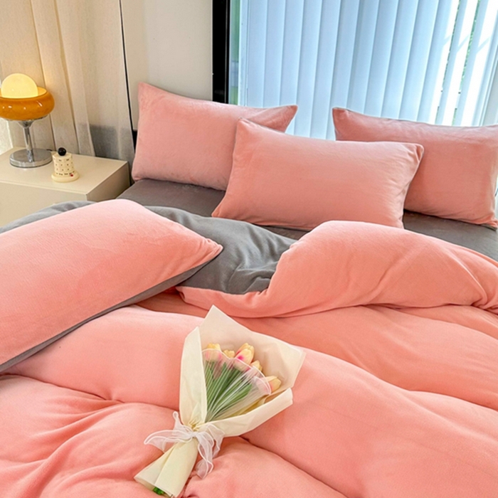 91家纺网 家纺一手货源 找家纺 迷仙巢家纺 2023新款双拼牛奶绒四件套 玉加灰