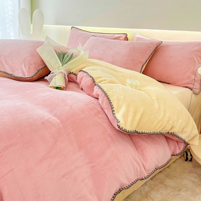 91家纺网 家纺一手货源 找家纺 迷仙巢家纺 2023新款贝壳绒四件套 粉玉加奶油黄