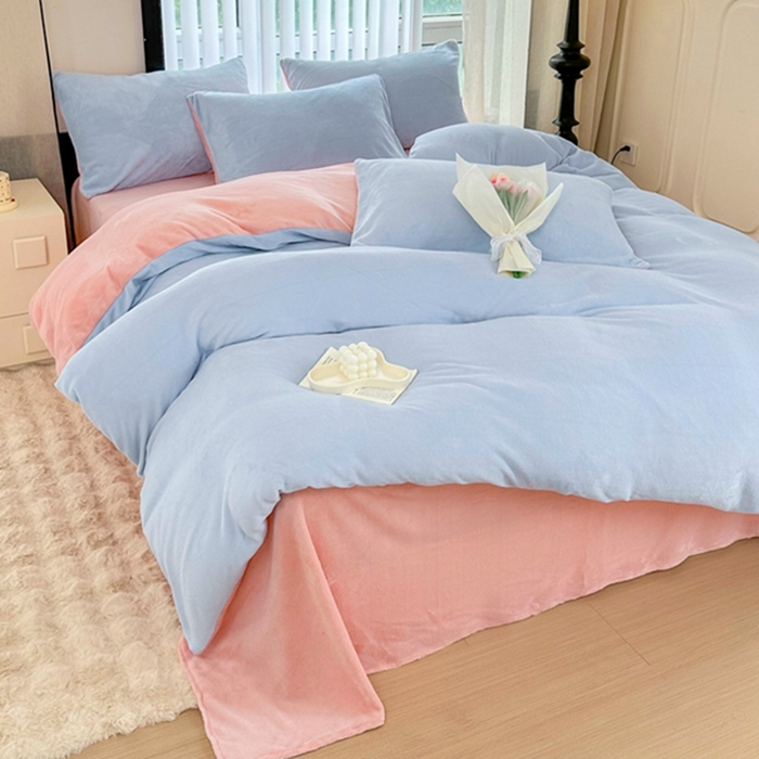 91家纺网 家纺一手货源 找家纺 迷仙巢家纺 2023新款双拼牛奶绒四件套 天空蓝加玉