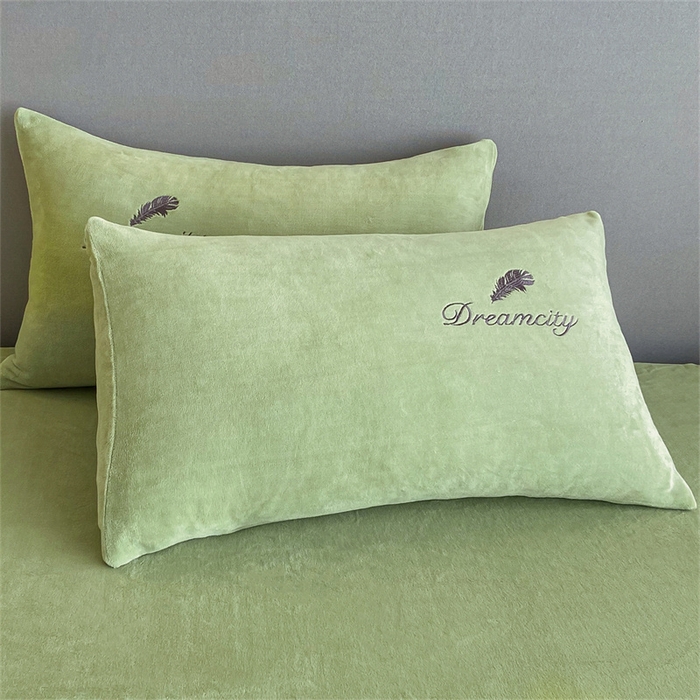 91家纺网 家纺一手货源 找家纺 古吉梦 2023新款牛奶绒刺绣床笠-羽梦 羽梦-月白绿