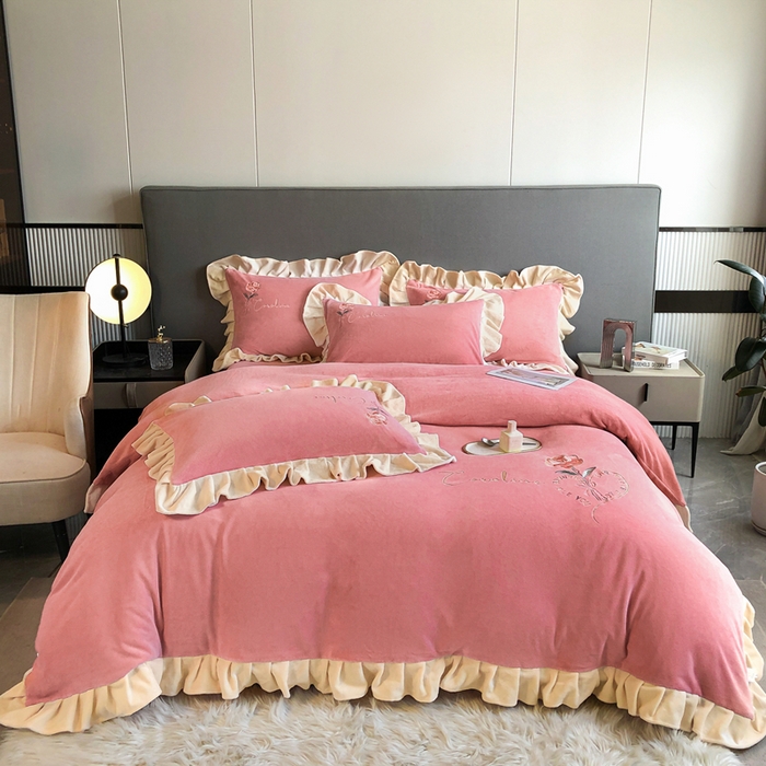 91家纺网 家纺一手货源 找家纺 7V 2024新款韩版花边牛奶绒刺绣四件套8斤多加厚牛奶绒面料法兰绒宝宝绒 偏爱-浅粉