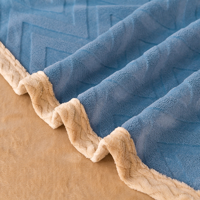 91家纺网 家纺一手货源 找家纺 星窝家纺 2023直播电商爆款高克重9斤加厚雕花绒牛奶绒四件套 格调蓝色