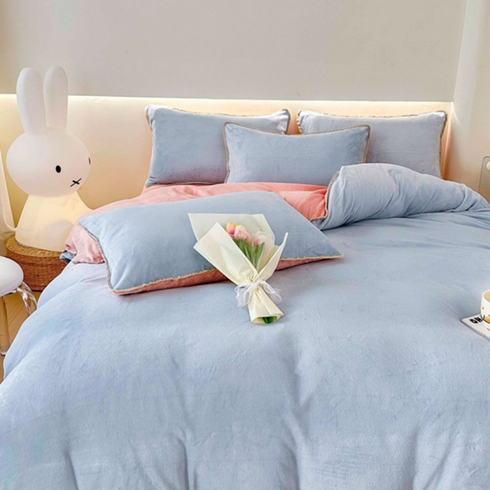 91家纺网 家纺一手货源 找家纺 迷仙巢家纺 2023新款贝壳绒四件套 天空蓝加粉玉