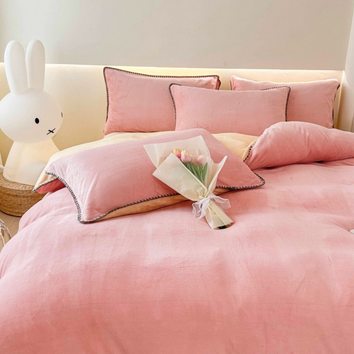 91家纺网 家纺一手货源 找家纺 迷仙巢家纺 2023新款贝壳绒四件套 粉玉加奶油黄