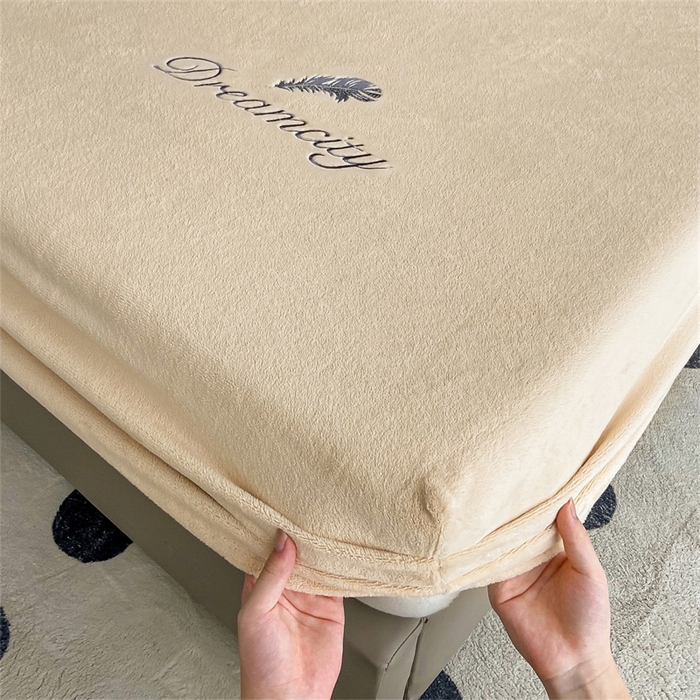 91家纺网 家纺一手货源 找家纺 古吉梦 2023新款牛奶绒刺绣床笠-羽梦 羽梦-香槟