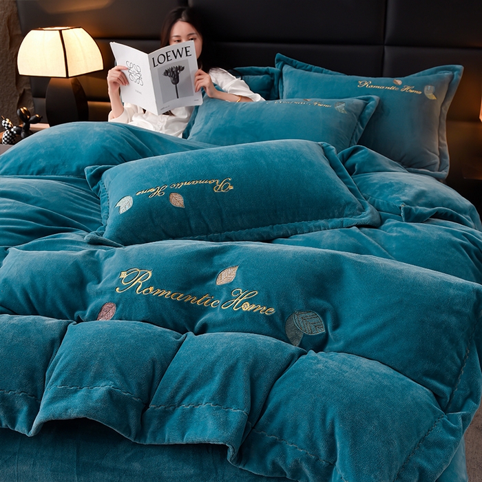 91家纺网 家纺一手货源 找家纺 瑞驰家纺 2023新款A类达标加厚保暖婴儿绒四件套 艾丽莎系列 艾丽莎-深湖绿