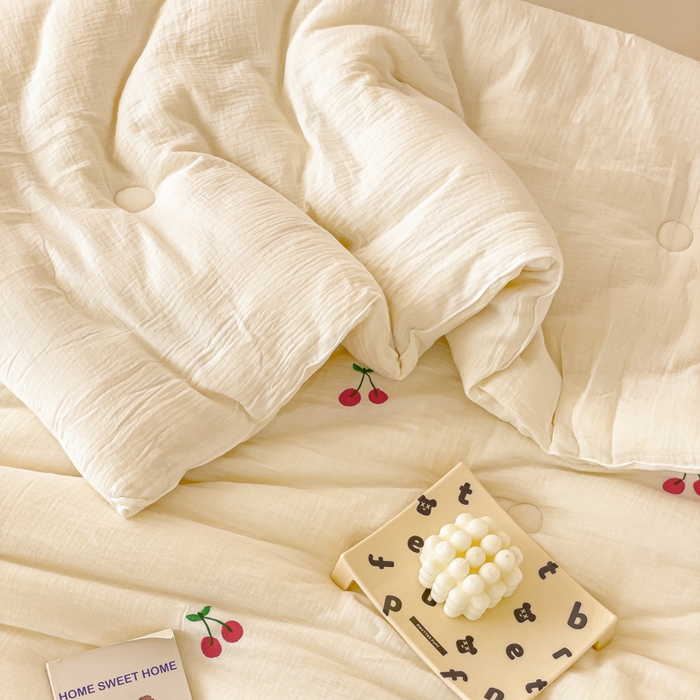 91家纺网 家纺一手货源 找家纺 木楌家居 2025新款全棉皱皱纱刺绣款被芯-风格二 小樱桃