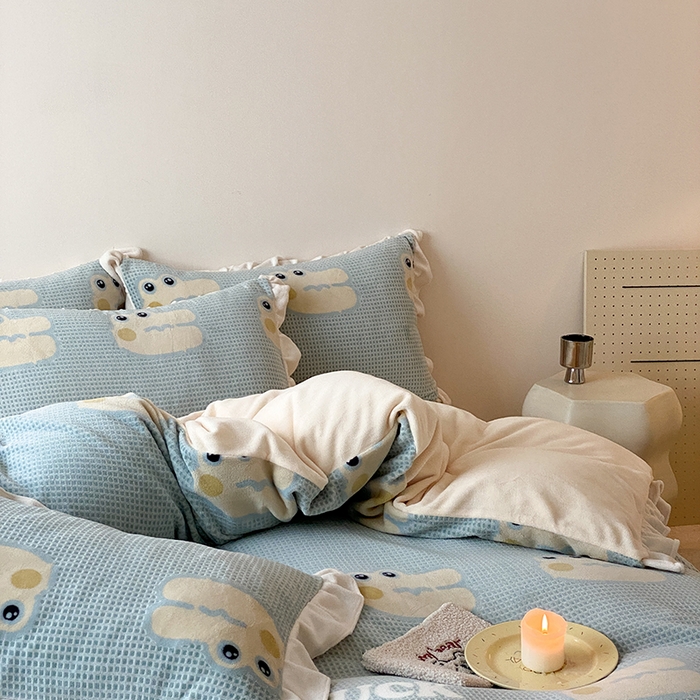 91家纺网 家纺一手货源 找家纺 潘朵拉家纺 2023新款雕花韩式华夫格花边牛奶绒四件套  幸运鳄