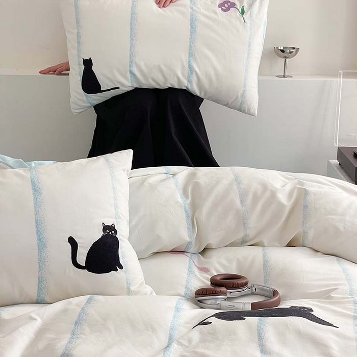 91家纺网 家纺一手货源 找家纺 圆岛家纺 2023冬季新款全棉加厚磨毛刺绣四件套-场景二 猫咪日记