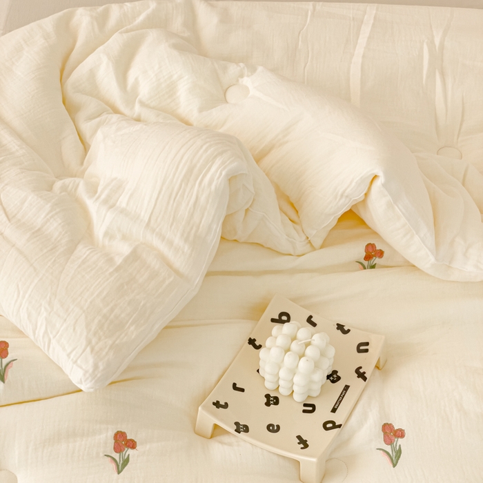 91家纺网 家纺一手货源 找家纺 （总）木楌 2025新款全棉皱皱纱刺绣款被芯-风格二