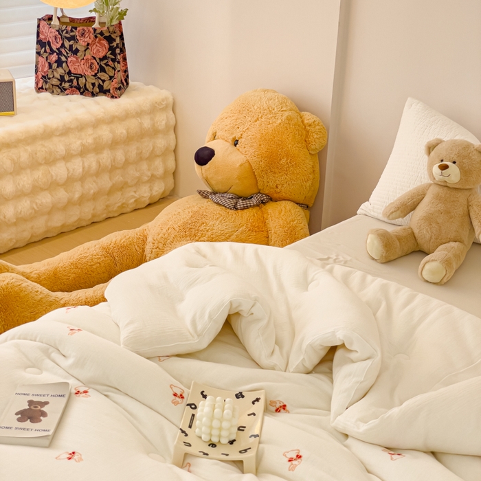 91家纺网 家纺一手货源 找家纺 木楌家居 2025新款全棉皱皱纱刺绣款被芯-风格二 领结兔