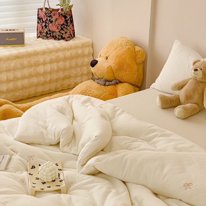 91家纺网 家纺一手货源 找家纺 木楌家居 2025新款全棉皱皱纱刺绣款被芯-风格二 蝴蝶结