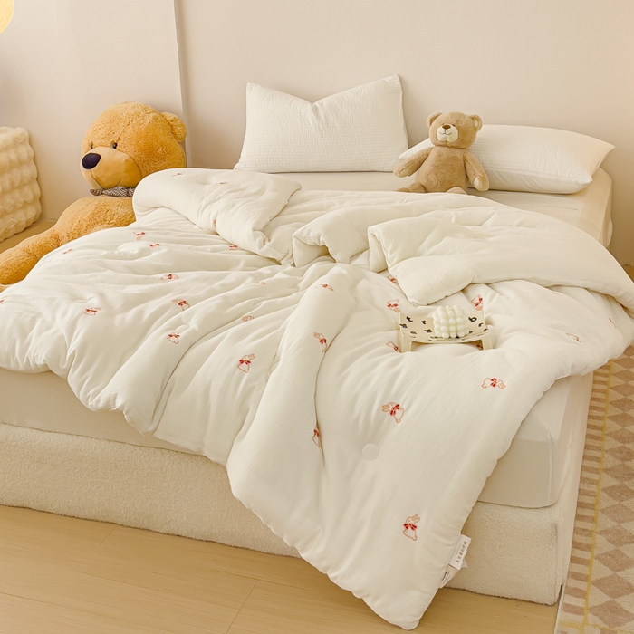 91家纺网 家纺一手货源 找家纺 木楌家居 2025新款全棉皱皱纱刺绣款被芯-风格二 领结兔