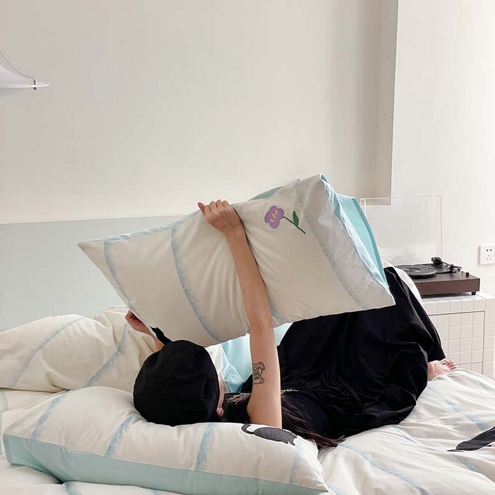 91家纺网 家纺一手货源 找家纺 圆岛家纺 2023冬季新款全棉加厚磨毛刺绣四件套-场景二 猫咪日记