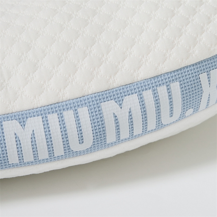 91家纺网 家纺一手货源 找家纺 境月枕芯坊 2023新款针织提花超柔miumiu枕 浅蓝 48*74cm