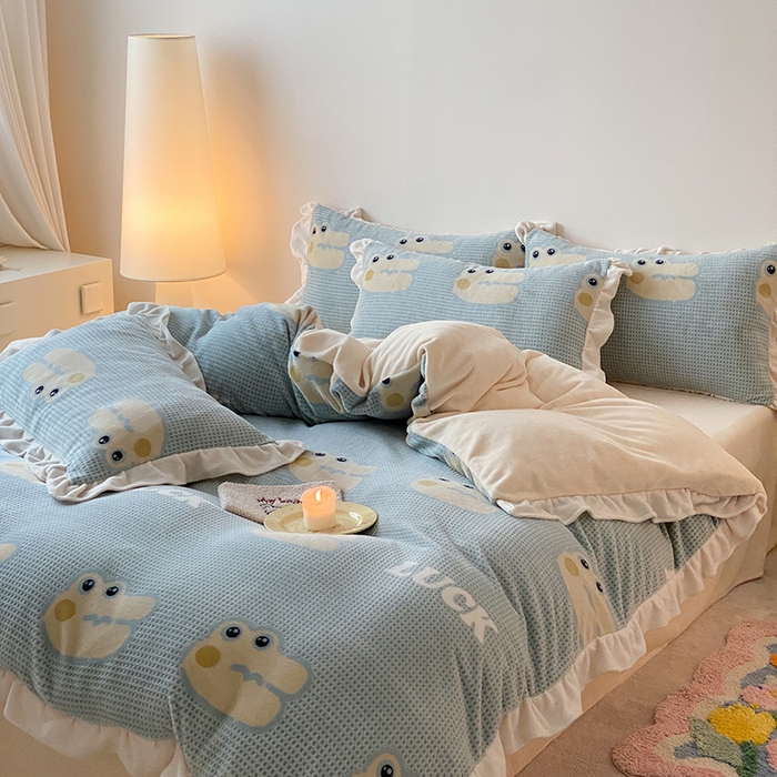 91家纺网 家纺一手货源 找家纺 潘朵拉家纺 2023新款雕花韩式华夫格花边牛奶绒四件套  幸运鳄