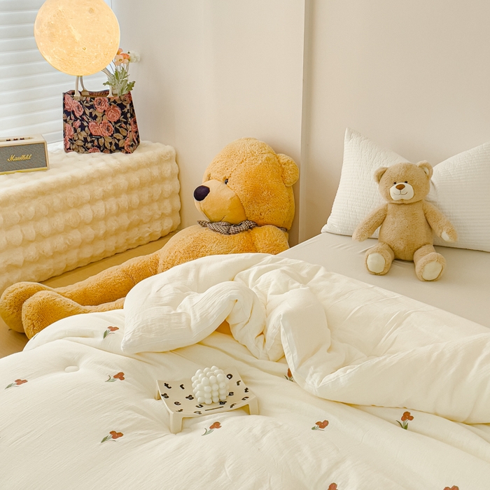 91家纺网 家纺一手货源 找家纺 木楌家居 2025新款全棉皱皱纱刺绣款被芯-风格二 蓓蕾