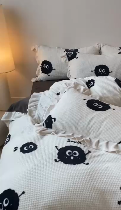 91家纺网 家纺一手货源 找家纺 潘朵拉家纺 2023新款雕花韩式华夫格花边牛奶绒四件套  球球精灵