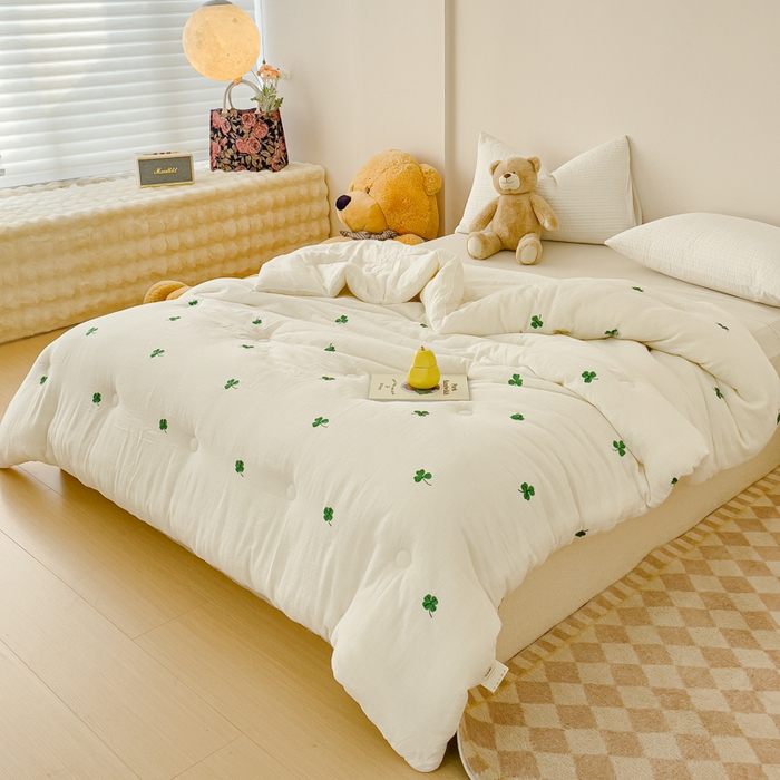 91家纺网 家纺一手货源 找家纺 木楌家居 2025新款全棉皱皱纱刺绣款被芯-风格二 三叶草