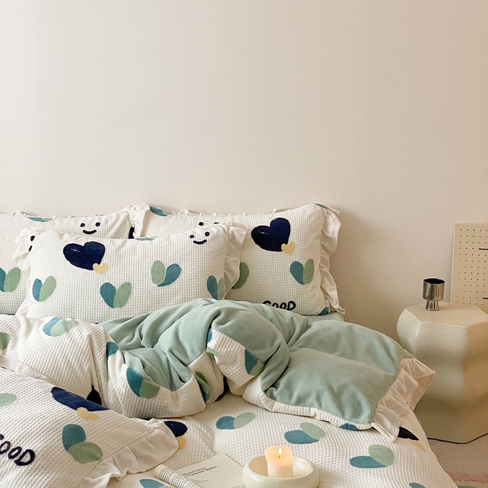 91家纺网 家纺一手货源 找家纺 潘朵拉家纺 2023新款雕花韩式华夫格花边牛奶绒四件套  绿色心情