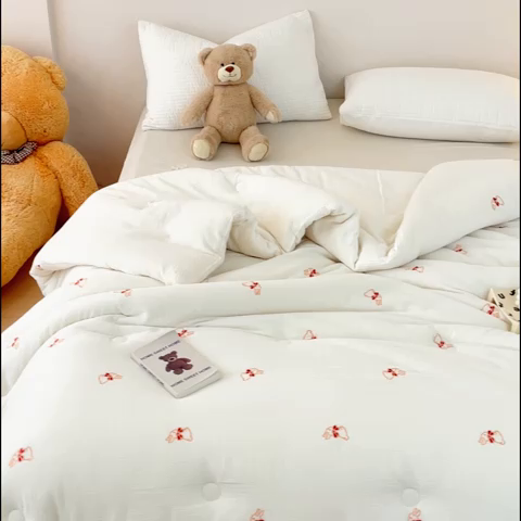 91家纺网 家纺一手货源 找家纺 木楌家居 2025新款全棉皱皱纱刺绣款被芯-风格二 领结兔