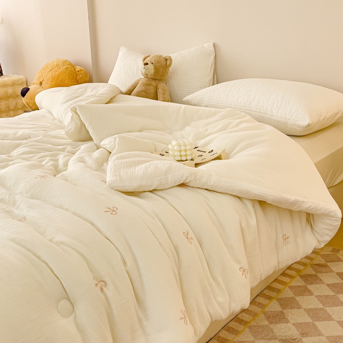 91家纺网 家纺一手货源 找家纺 木楌家居 2025新款全棉皱皱纱刺绣款被芯-风格二 蝴蝶结