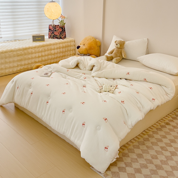 91家纺网 家纺一手货源 找家纺 木楌家居 2025新款全棉皱皱纱刺绣款被芯-风格二 领结兔