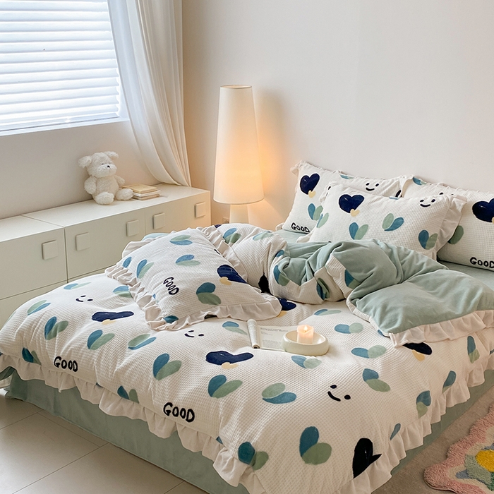 91家纺网 家纺一手货源 找家纺 潘朵拉家纺 2023新款雕花韩式华夫格花边牛奶绒四件套  绿色心情