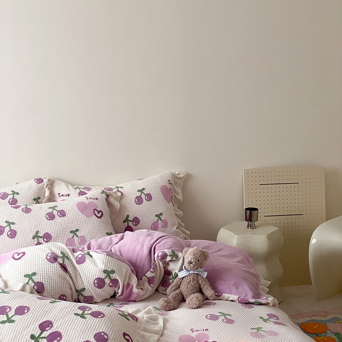 91家纺网 家纺一手货源 找家纺 潘朵拉家纺 2023新款雕花韩式华夫格花边牛奶绒四件套  车厘子