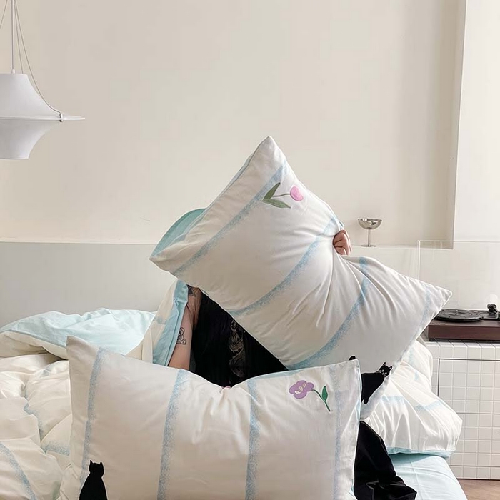 91家纺网 家纺一手货源 找家纺 圆岛家纺 2023冬季新款全棉加厚磨毛刺绣四件套-场景二 猫咪日记