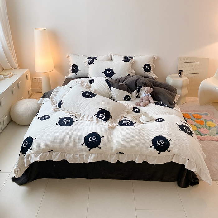 91家纺网 家纺一手货源 找家纺 潘朵拉家纺 2023新款雕花韩式华夫格花边牛奶绒四件套  球球精灵