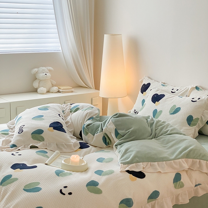 91家纺网 家纺一手货源 找家纺 潘朵拉家纺 2023新款雕花韩式华夫格花边牛奶绒四件套  绿色心情