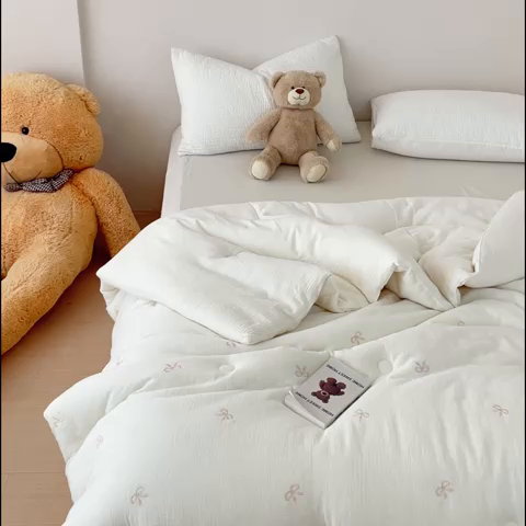 91家纺网 家纺一手货源 找家纺 木楌家居 2025新款全棉皱皱纱刺绣款被芯-风格二 蝴蝶结