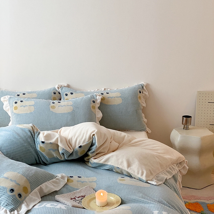 91家纺网 家纺一手货源 找家纺 潘朵拉家纺 2023新款雕花韩式华夫格花边牛奶绒四件套  幸运鳄