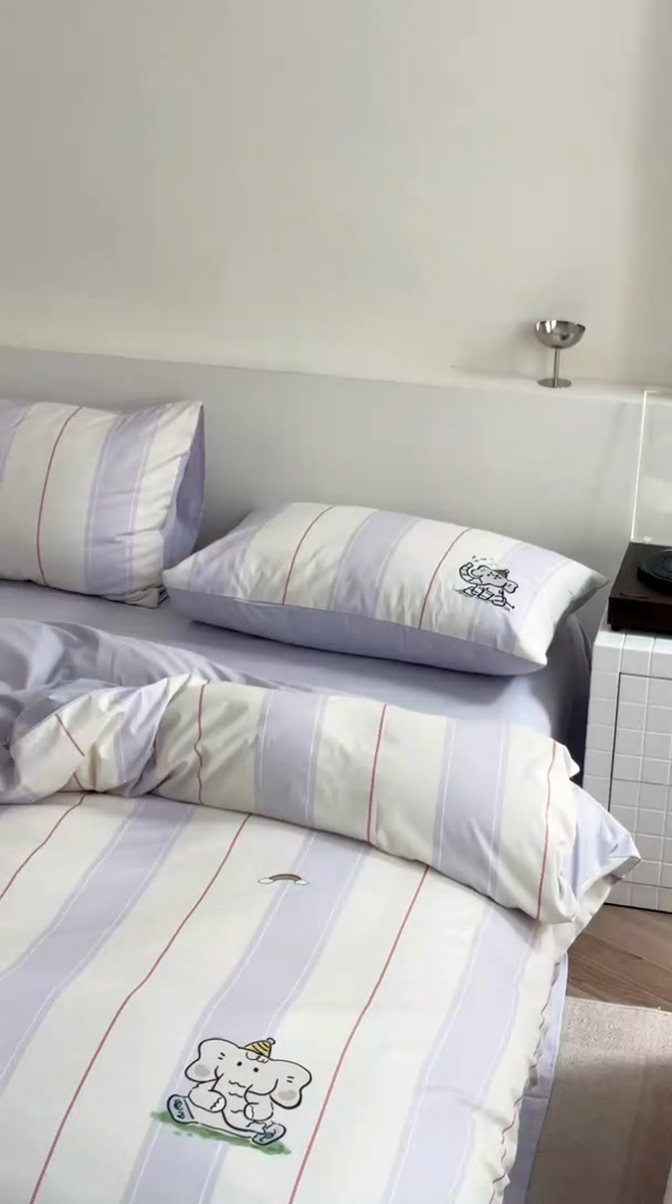 91家纺网 家纺一手货源 找家纺 圆岛家纺 2023冬季新款全棉加厚磨毛刺绣四件套-场景二 假日小象