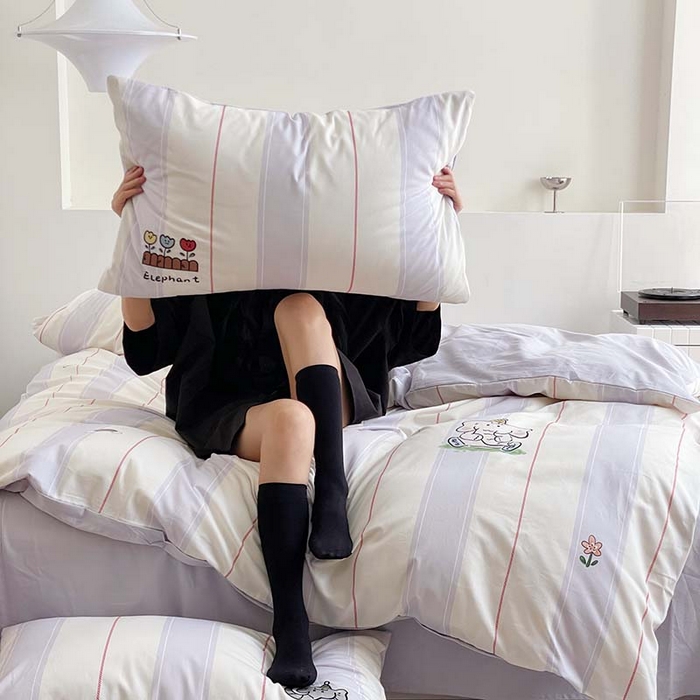 91家纺网 家纺一手货源 找家纺 圆岛家纺 2023冬季新款全棉加厚磨毛刺绣四件套-场景二 假日小象