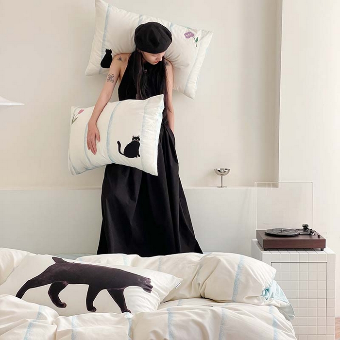 91家纺网 家纺一手货源 找家纺 圆岛家纺 2023冬季新款全棉加厚磨毛刺绣四件套-场景二 猫咪日记