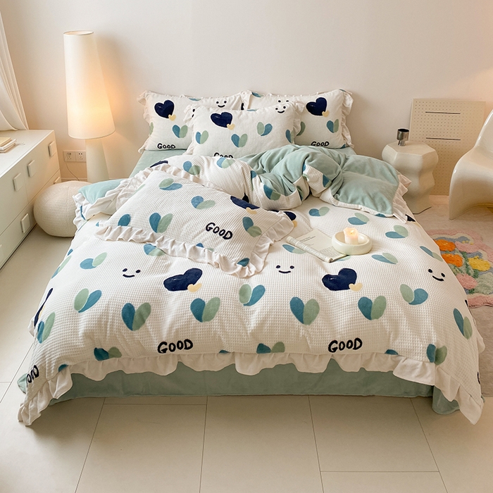 91家纺网 家纺一手货源 找家纺 潘朵拉家纺 2023新款雕花韩式华夫格花边牛奶绒四件套  绿色心情