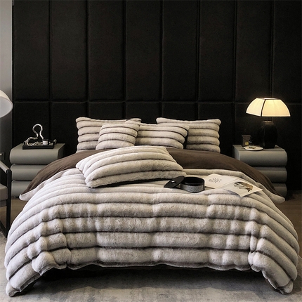 91家纺网 家纺一手货源 找家纺 罗优家纺 2025新款条纹兔兔绒四件套 棕灰