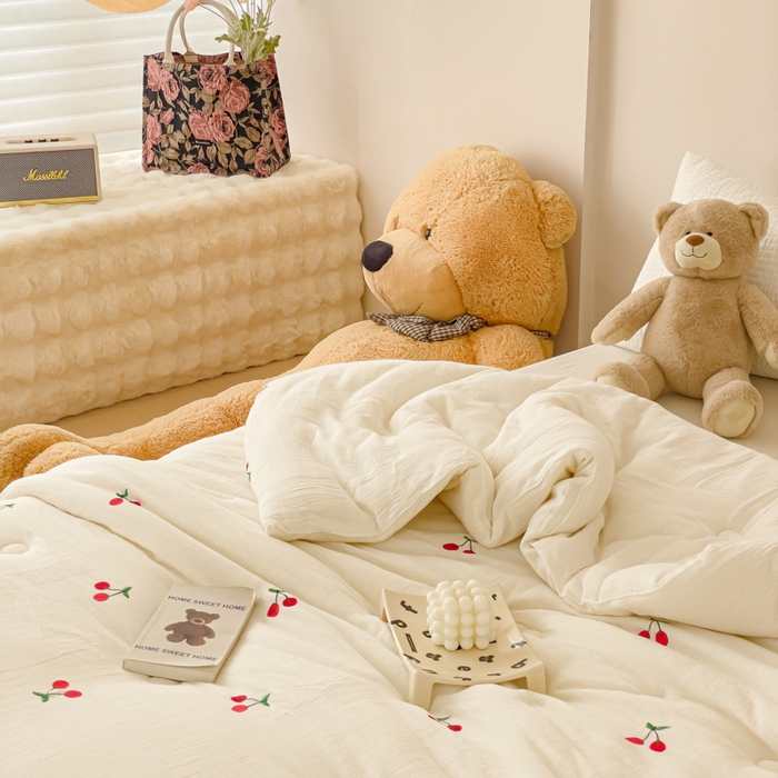 91家纺网 家纺一手货源 找家纺 木楌家居 2025新款全棉皱皱纱刺绣款被芯-风格二 小樱桃