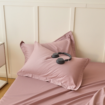 91家纺网 家纺一手货源 找家纺 2023A类纯色纯棉磨毛单枕套 浅香紫+奶昔白
