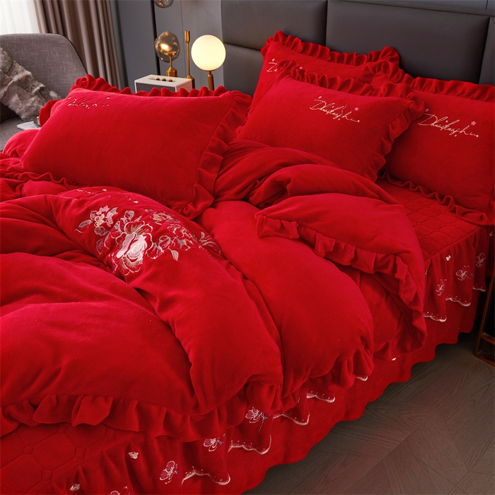 91家纺网 家纺一手货源 找家纺 恒爱家纺 2023新款牡丹花开床裙款牛奶绒四件套 大红