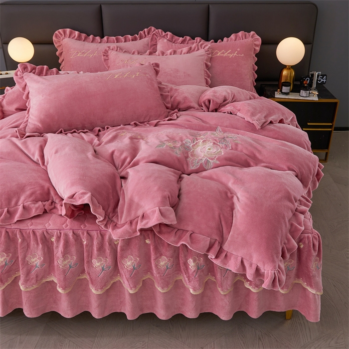 91家纺网 家纺一手货源 找家纺 恒爱家纺 2023新款牡丹花开床裙款牛奶绒四件套 豆沙