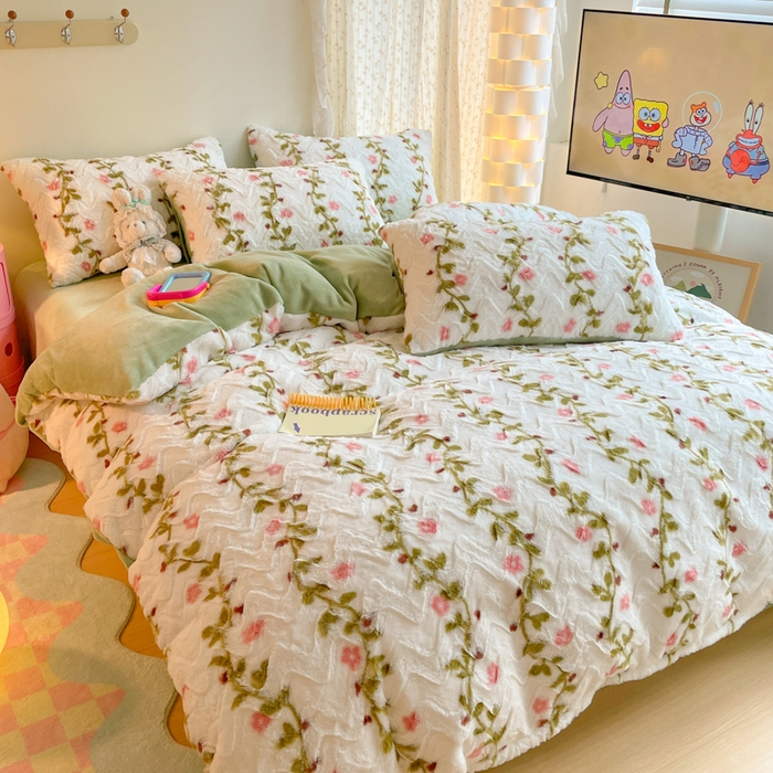 91家纺网 家纺一手货源 找家纺 安哆啦家纺 2024新款加厚9斤印花獭兔毛绒兔兔绒剪花刷花牛奶绒四件套 藤蔓花朵